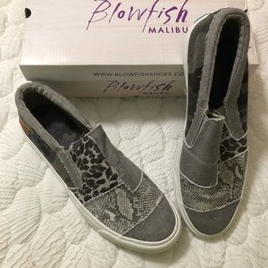 Blowfish Maddox Slide Ons Gray and Black Sz 11 NIB